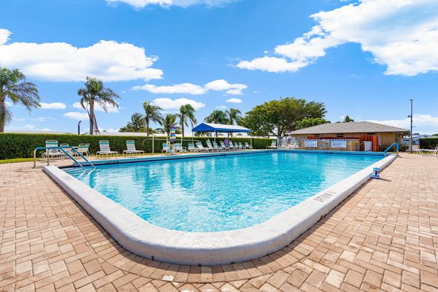 2105 SW 14th Place, Boynton Beach, FL 33426