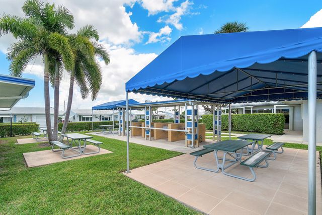 2105 SW 14th Place, Boynton Beach, FL 33426