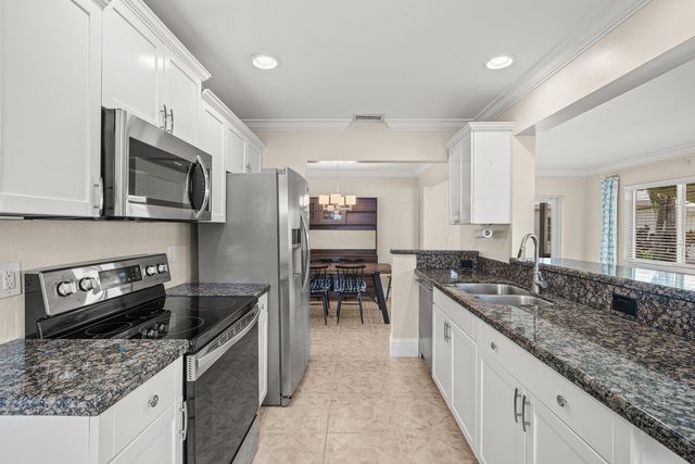 2105 SW 14th Place, Boynton Beach, FL 33426