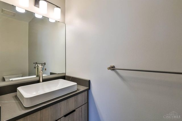 3500 Madison Park Avenue, Cincinnati, OH 45209