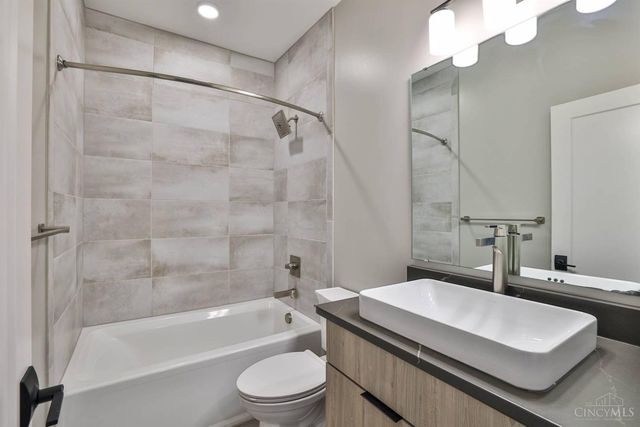 3500 Madison Park Avenue, Cincinnati, OH 45209