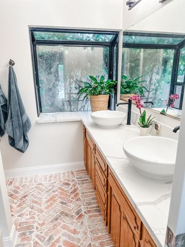 126 E Windsor Drive, Hanford, CA 93230