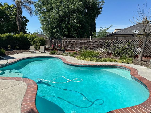 126 E Windsor Drive, Hanford, CA 93230