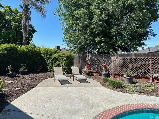 126 E Windsor Drive, Hanford, CA 93230