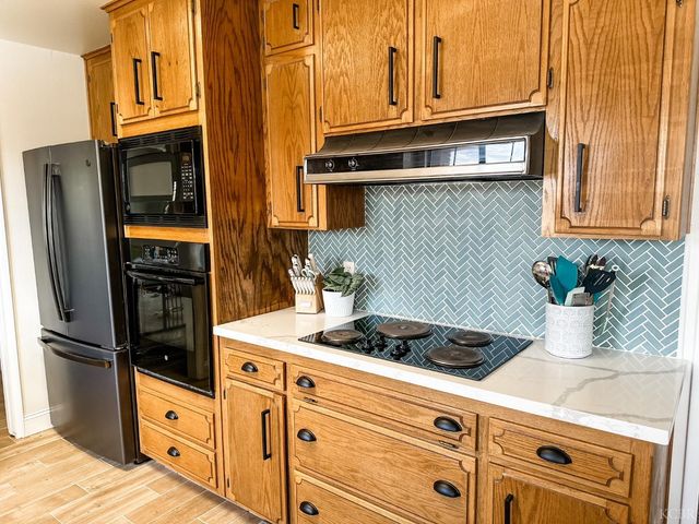 126 E Windsor Drive, Hanford, CA 93230