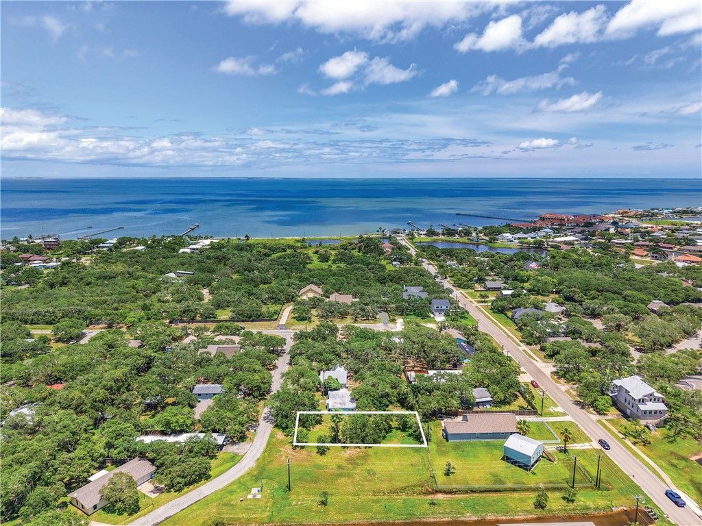 210 Timber Lane, Rockport, TX 78382 — photo 2