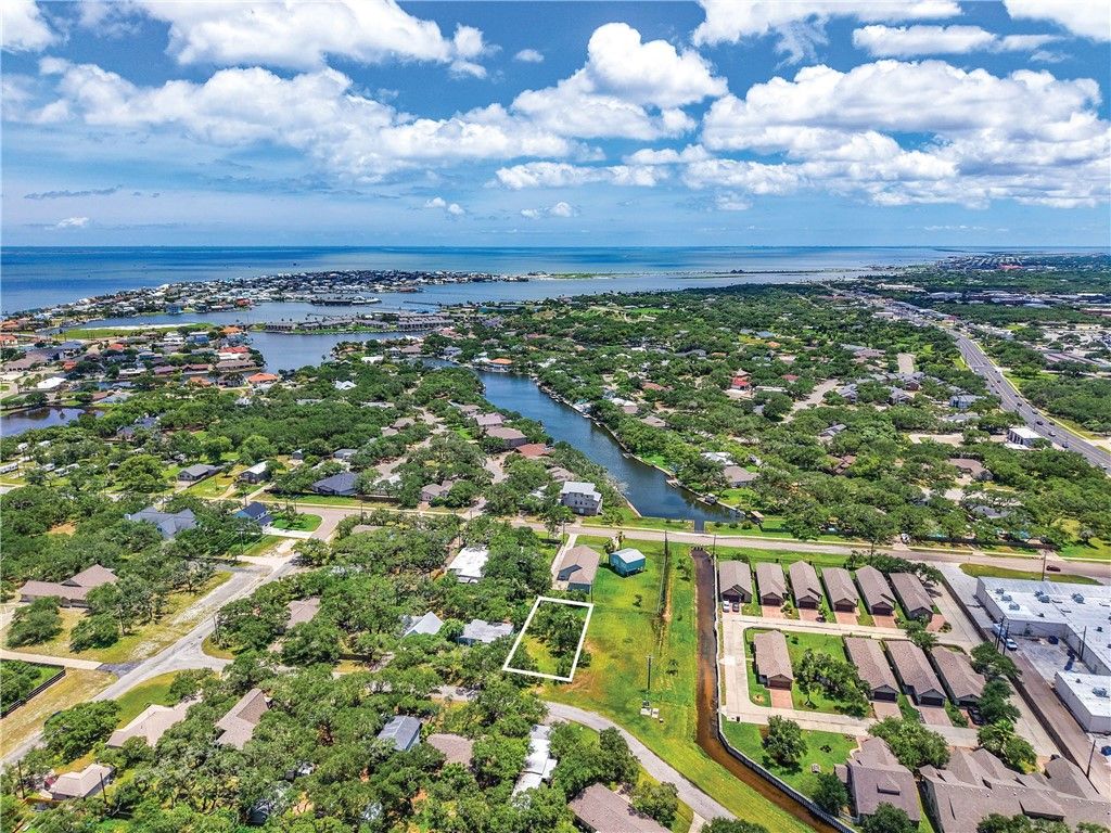 210 Timber Lane, Rockport, TX 78382 — photo 4