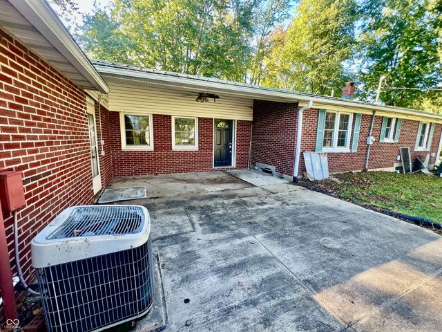 7260 W Deaver Road, Columbus, IN 47201