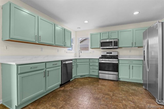 33395 Sand Piper Drive, Romulus, MI 48174