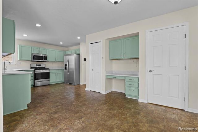 33395 Sand Piper Drive, Romulus, MI 48174