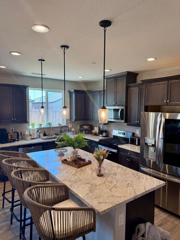 1140 Wasatch Drive, Madera, CA 93638