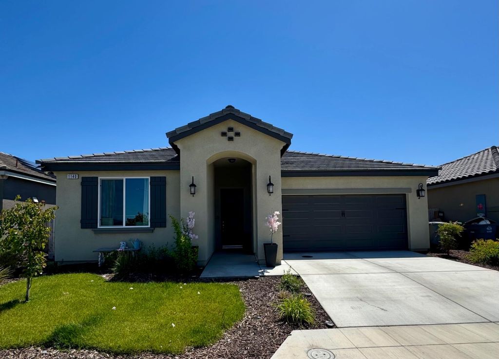 1140 Wasatch Drive, Madera, CA 93638