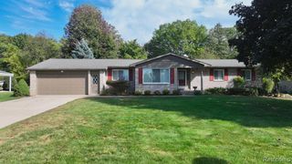 5204 Applewood Drive, Flushing, MI 48433