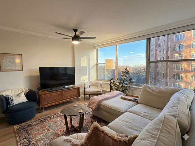 3900 N LAKE SHORE Drive 7D, Chicago, IL 60613