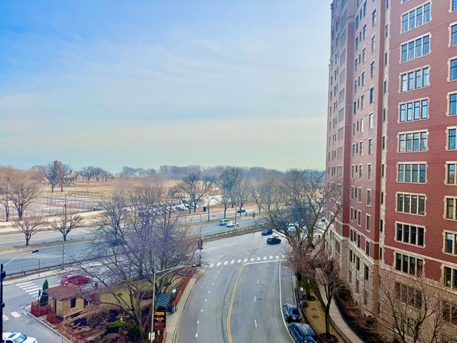 3900 N LAKE SHORE Drive 7D, Chicago, IL 60613
