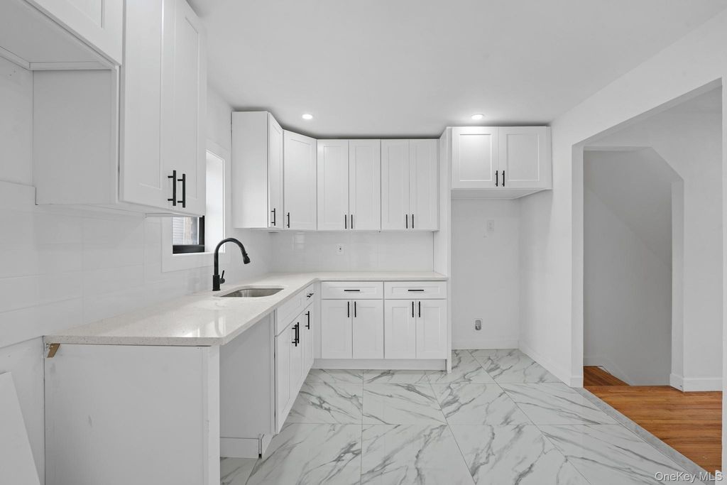 4648 Murdock Avenue, Bronx, NY 10466 — photo 5