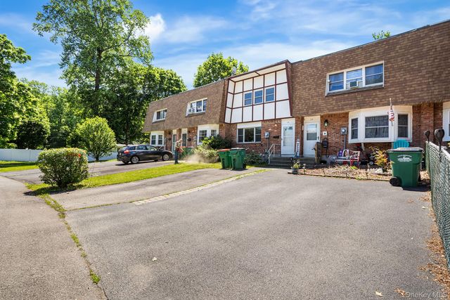 21 Roundtree Court, Beacon, NY 12508