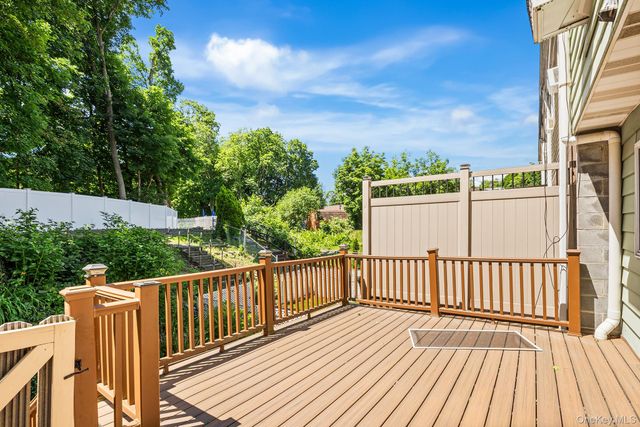 21 Roundtree Court, Beacon, NY 12508