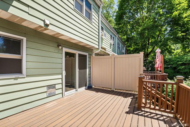 21 Roundtree Court, Beacon, NY 12508