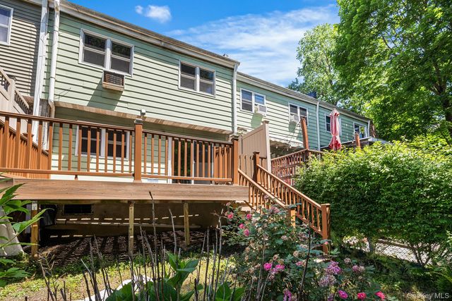 21 Roundtree Court, Beacon, NY 12508