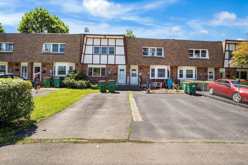 21 Roundtree Court, Beacon, NY 12508