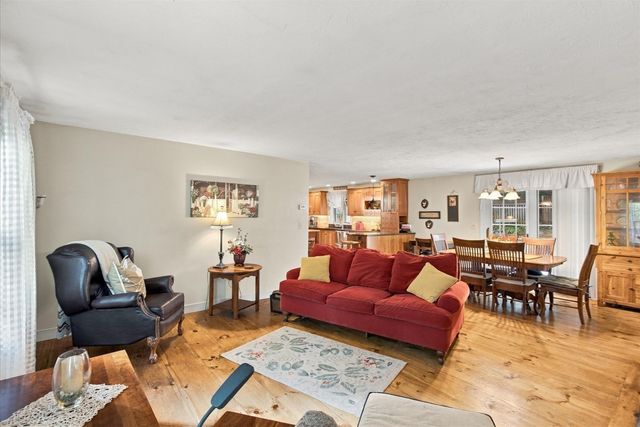 7 Stony Brook Rd, Kingston, MA 02364