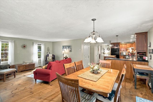 7 Stony Brook Rd, Kingston, MA 02364