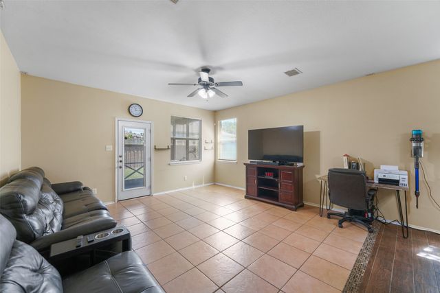 1813 White Dove Lane, Denton, TX 76210