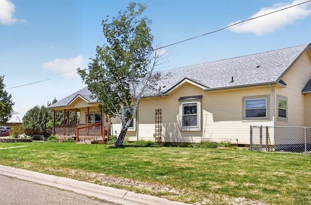 824 W Cedar St, Walsenburg, CO 81089