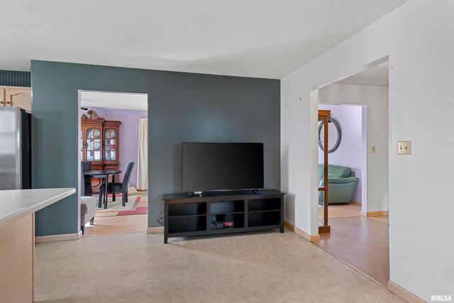 2420 MAYFAIR Road, Springfield, IL 62703