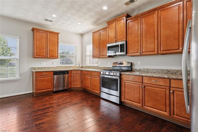 5002 Kings Grant CIR, Suffolk, VA 23434