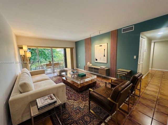 8775 Park Boulevard 309, Miami, FL 33172