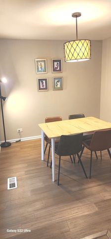 406 College Crossing, Rolling Meadows, IL 60008