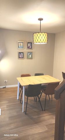 406 College Crossing, Rolling Meadows, IL 60008