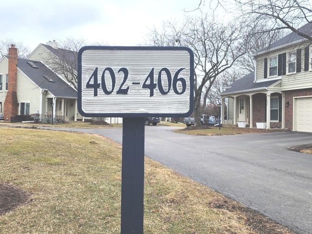 406 College Crossing, Rolling Meadows, IL 60008