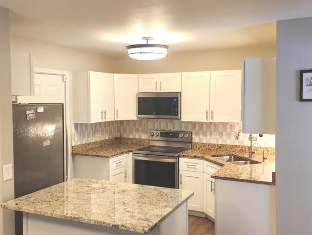 406 College Crossing, Rolling Meadows, IL 60008