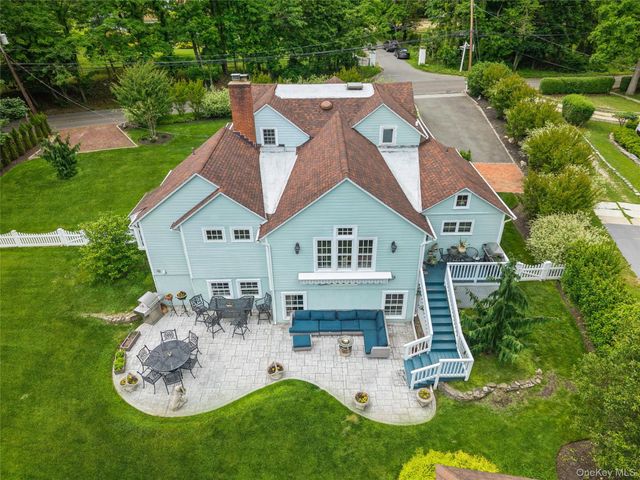 29 Three Sisters Road, Saint James, NY 11780