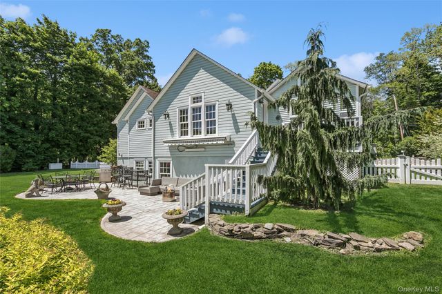29 Three Sisters Road, Saint James, NY 11780