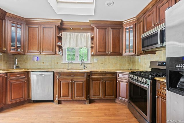 26 Terri Lee Lane, Spring Valley, NY 10977