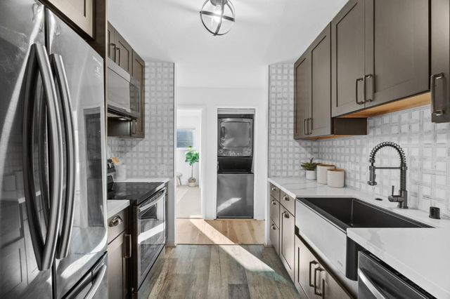 4000 Farm Hill Boulevard 204, Redwood City, CA 94061