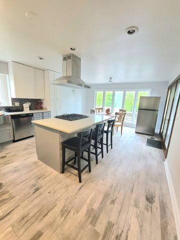 15285 State Street, South Holland, IL 60473