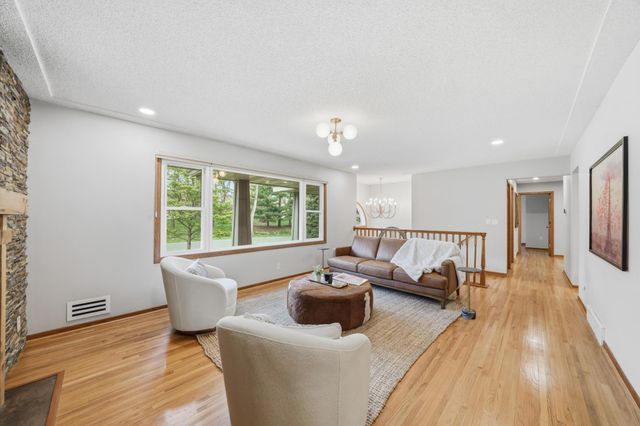6655 Tanager Lane, Eden Prairie, MN 55346