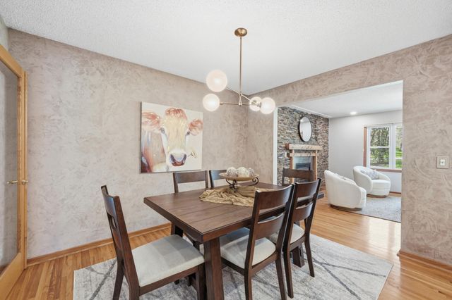 6655 Tanager Lane, Eden Prairie, MN 55346