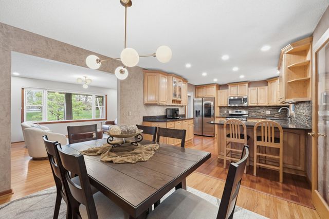 6655 Tanager Lane, Eden Prairie, MN 55346