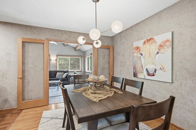 6655 Tanager Lane, Eden Prairie, MN 55346