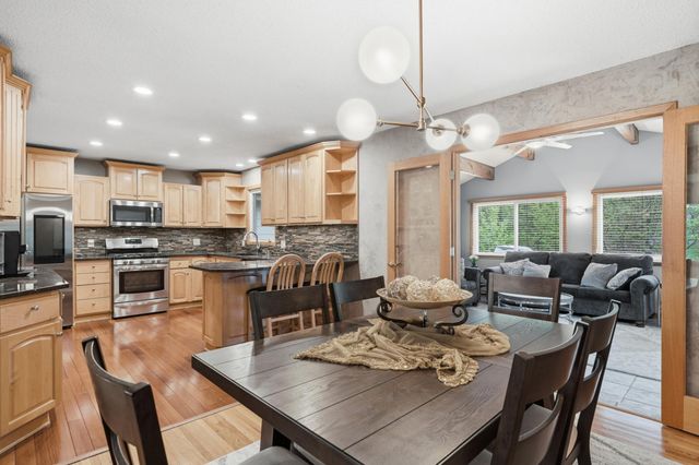 6655 Tanager Lane, Eden Prairie, MN 55346