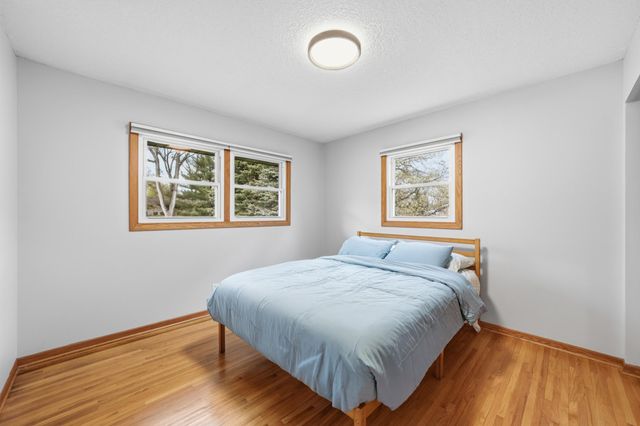 6655 Tanager Lane, Eden Prairie, MN 55346