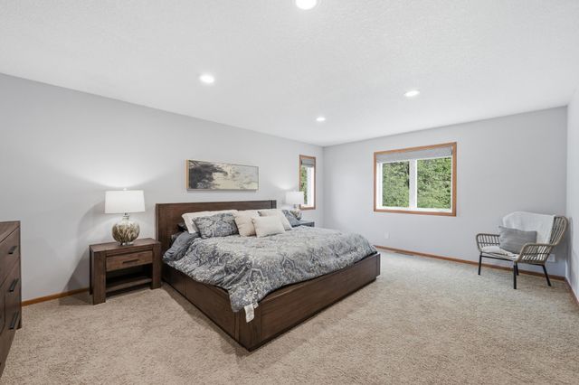 6655 Tanager Lane, Eden Prairie, MN 55346