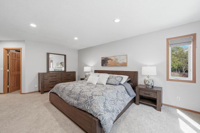 6655 Tanager Lane, Eden Prairie, MN 55346
