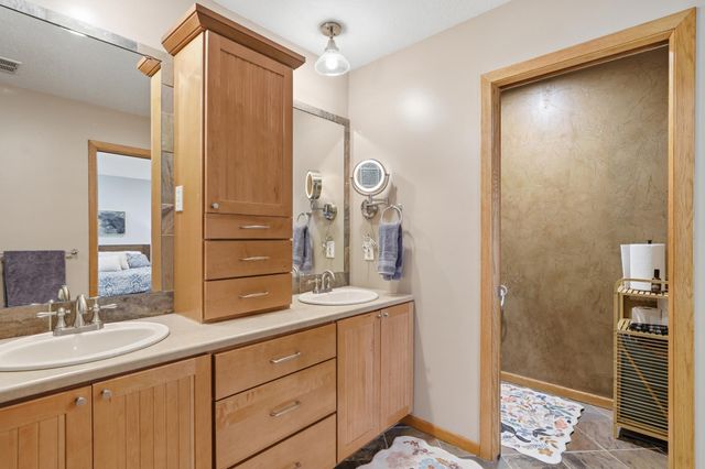6655 Tanager Lane, Eden Prairie, MN 55346